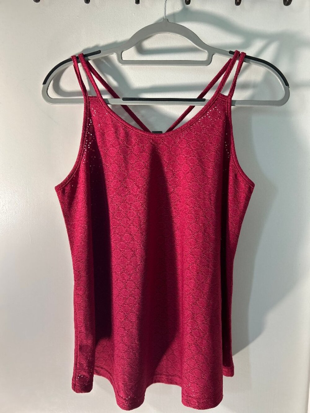 RUBZOOF NWT Fuchsia Eyelet Knit Cami Tank Top Womens Medium Strappy Back